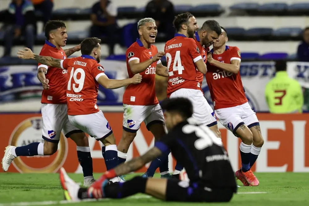 Hoyos vencido, Nacional festeja