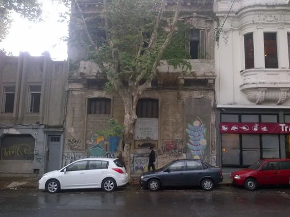 El inmueble tiene una superficie de 176 m2.