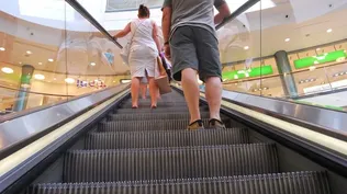 Confianza del consumidor con leve caída, sigue en zona de “moderado pesimismo”