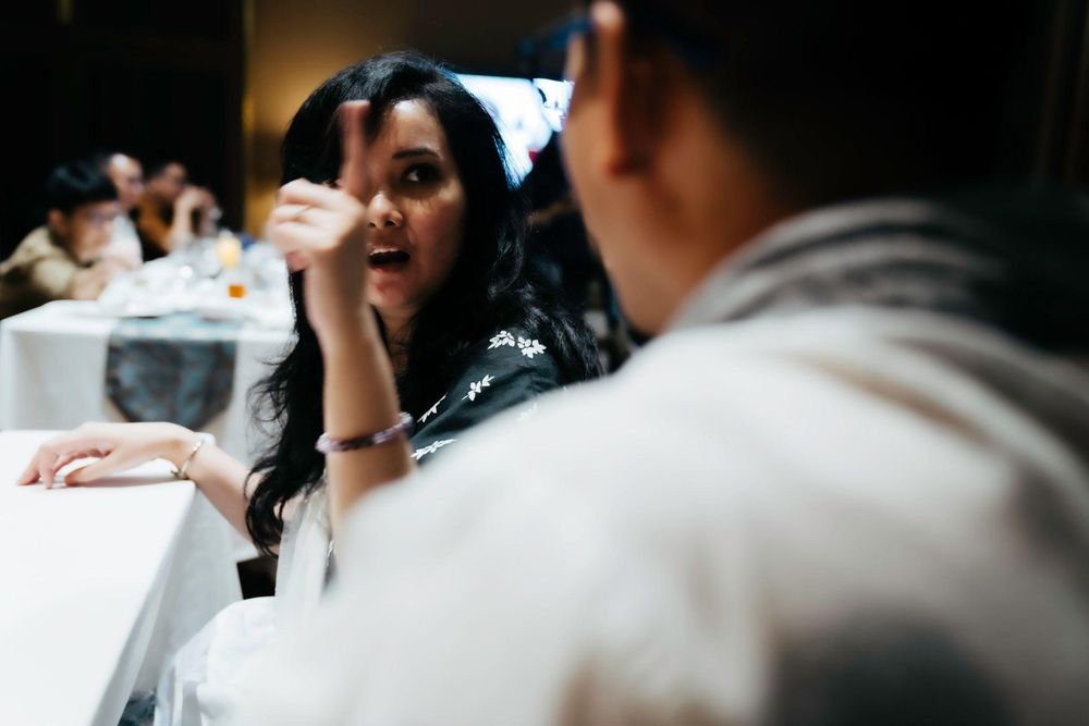 Las reuniones familiares pueden ser un buen lugar para hacer ejercicio de tolerancia.