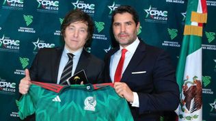 El presidente de Argentina, Javier Milei, y el mexicano Eduardo Verástegui en la CPAC México, 2023.