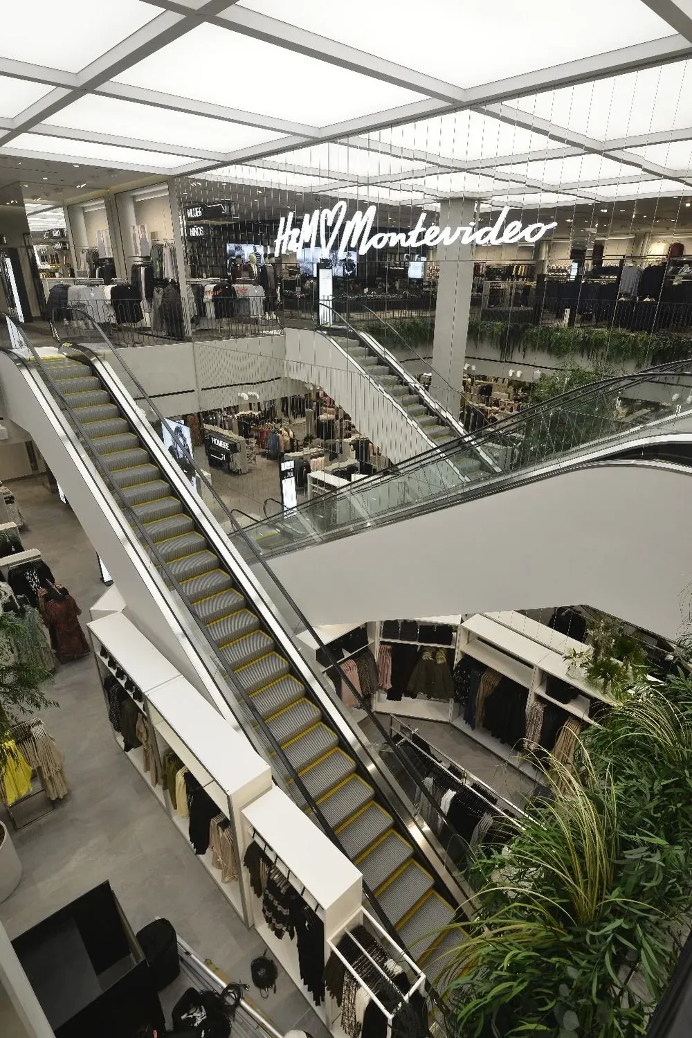 Local de H&M en Punta Carretas Shopping