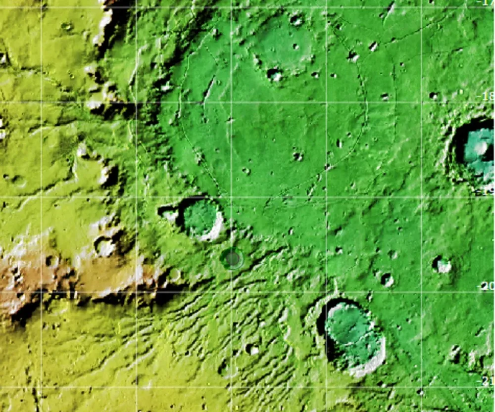 El cráter Cardona se encuentra en el centro de la imagen