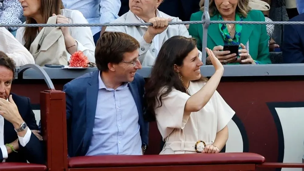 José Luis Martínez Almeida y Teresa Urquijo en la Plaza de las Ventas de Madrid