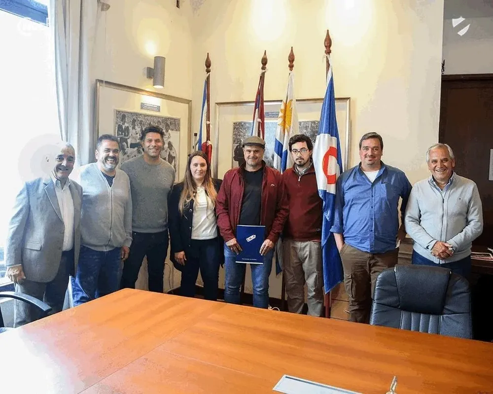 Directivos de Quilmes de Florida, Nacional de Sarandí del Yi y Anglo de Fray Bentos en la sede de Nacional