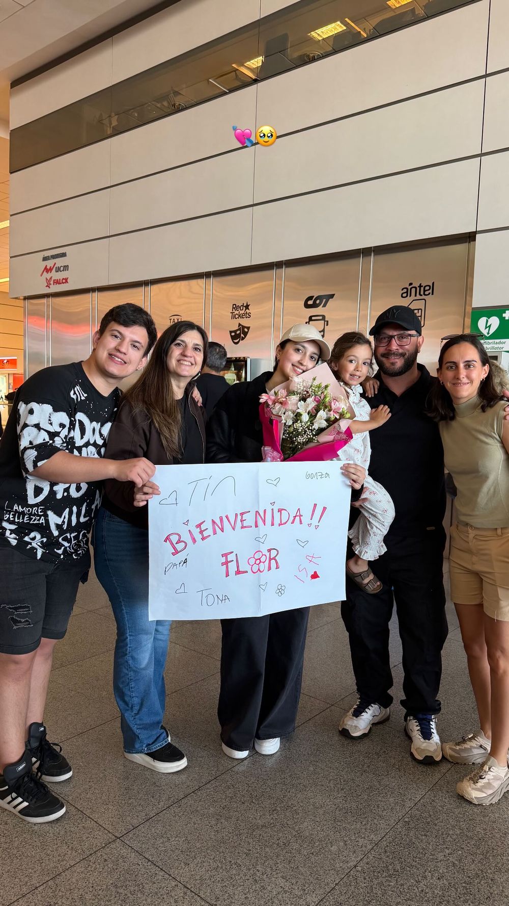 Lucas Sugo junto a su hija Florencia y el resto de su familia