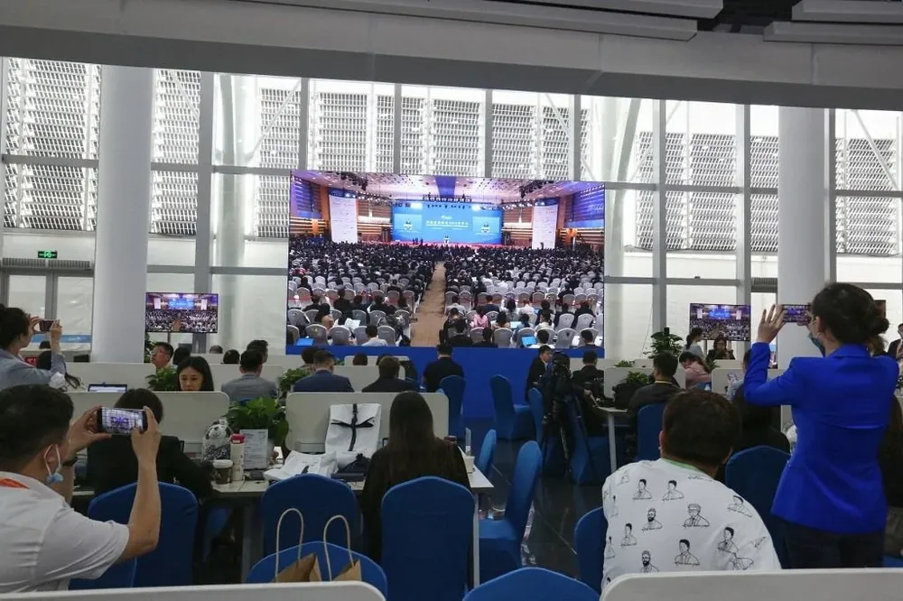 este año reunió a decenas de ejecutivos de alto nivel de grandes multinacionales con intereses en la región, ente ellos el presidente ejecutivo de Apple, Tim Cook, y el presidente ejecutivo de HSBC, Noel Quinn