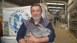 Hugo Piva y el ejemplar más destacado en la Rural del Prado.