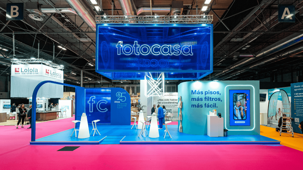 Stand del portal Fotocasa en el Salón Inmobiliario de Madrid de 2025