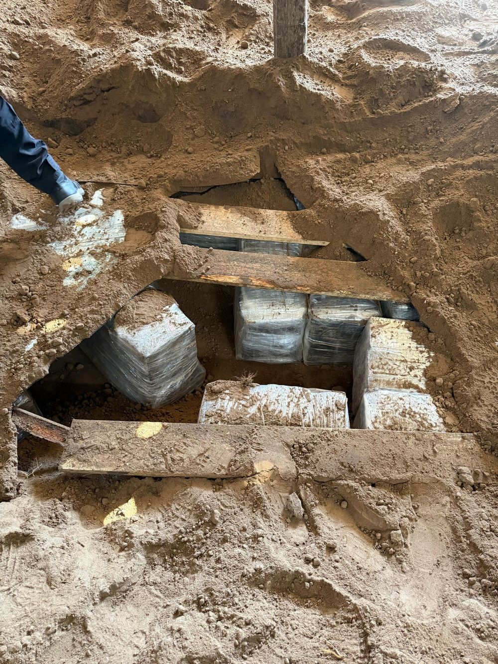 Así encontraron los paquetes de cocaína en Punta Espinillo