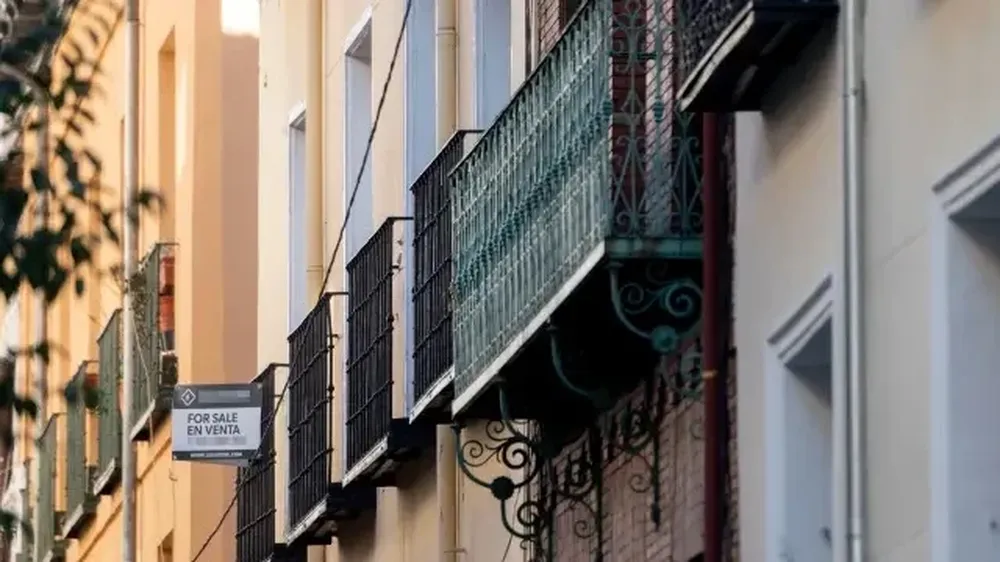 El mercado inmobiliario, otro sector afectado por una iniciativa electoralista del Gobierno español.