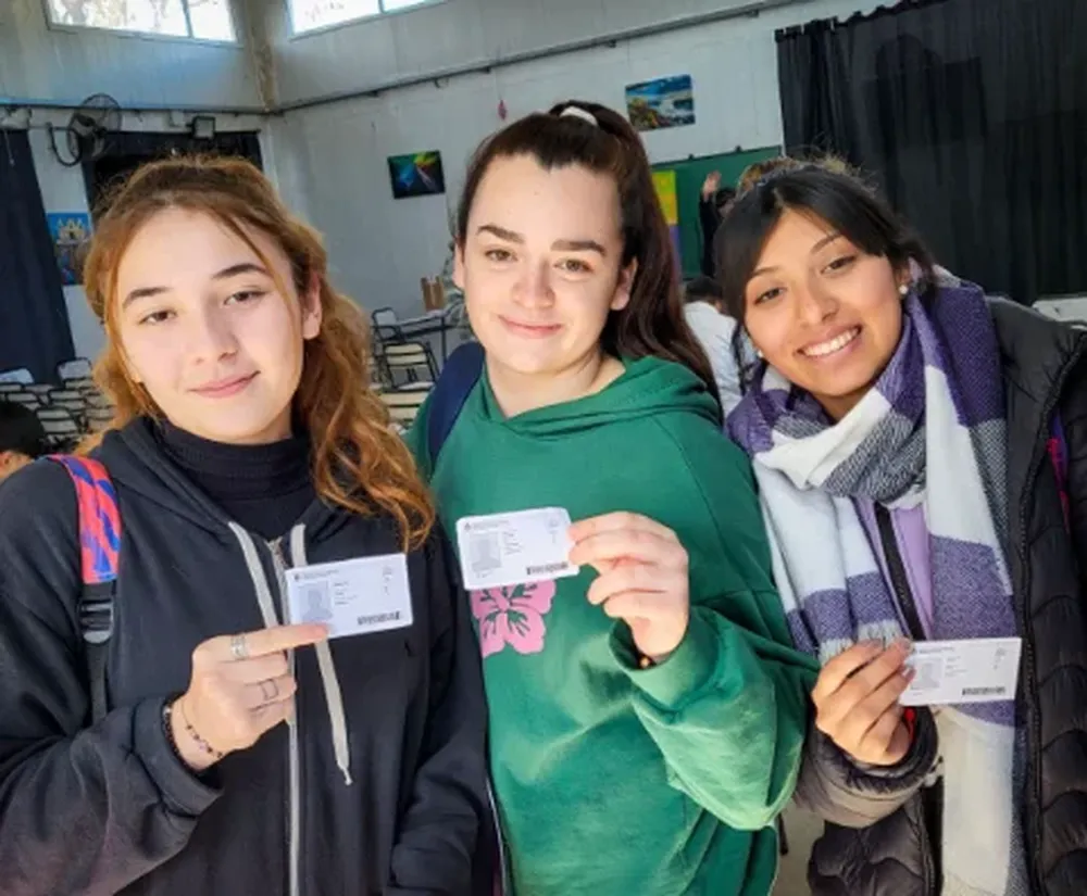 Jóvenes que votan por primera vez