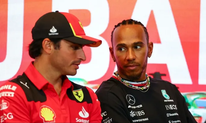 Hamilton podría reemplazar a Sainz.