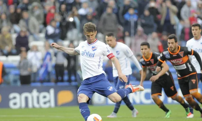 Iván Alonso, de Nacional a River Plate.