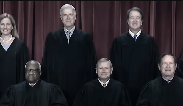 Los integrantes de la Corte Suprema de Justicia de Estados Unidos