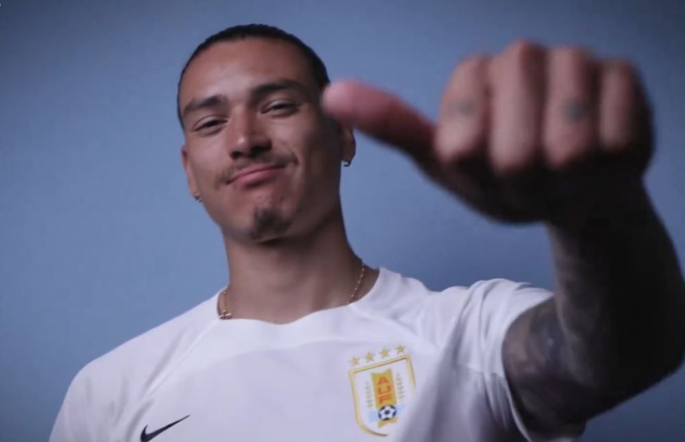 Darwin Núñez con la nueva camiseta de la selección de Uruguay