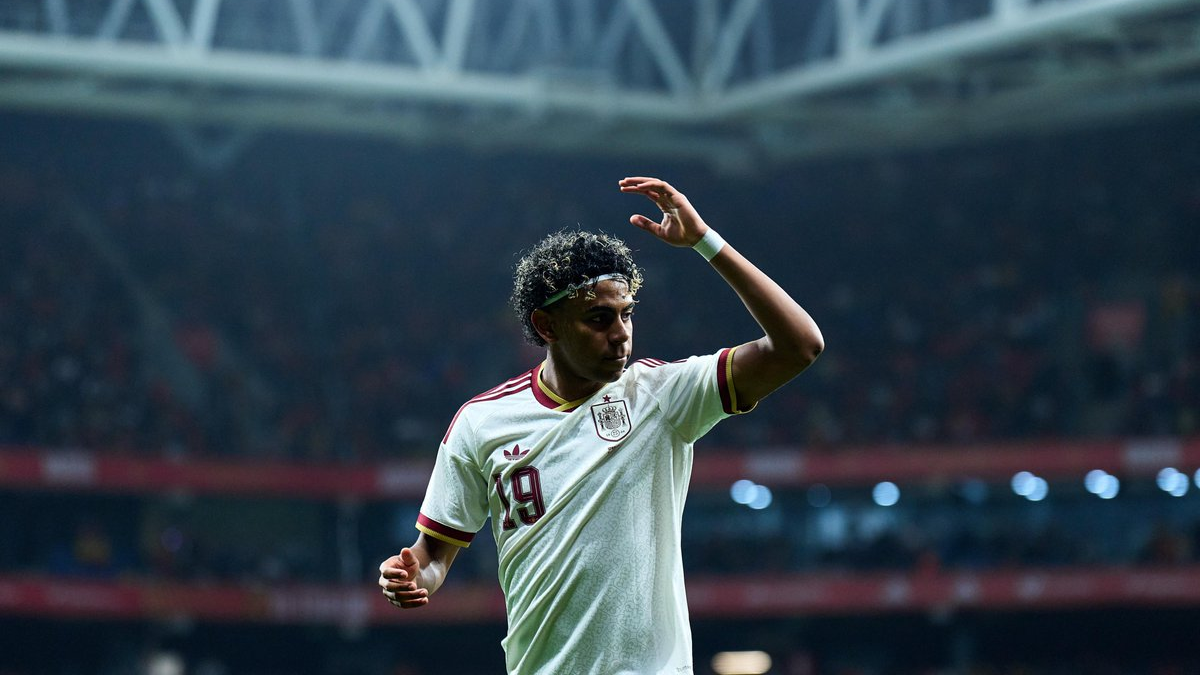 Polémica en el partido de España: cánticos de 