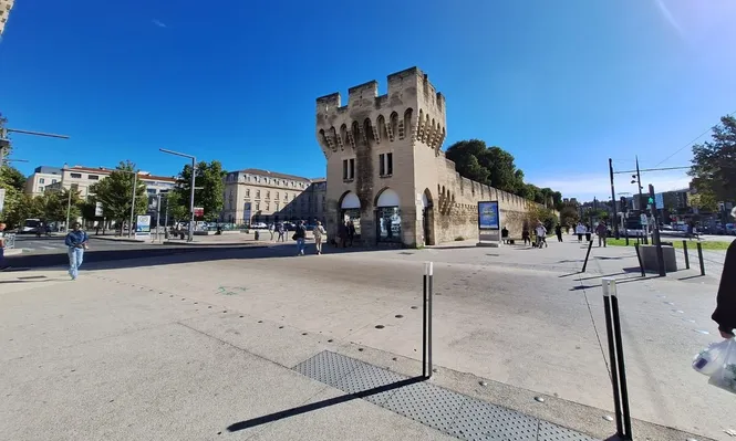 Postales de Avignon, la casa de Los Teros en Francia