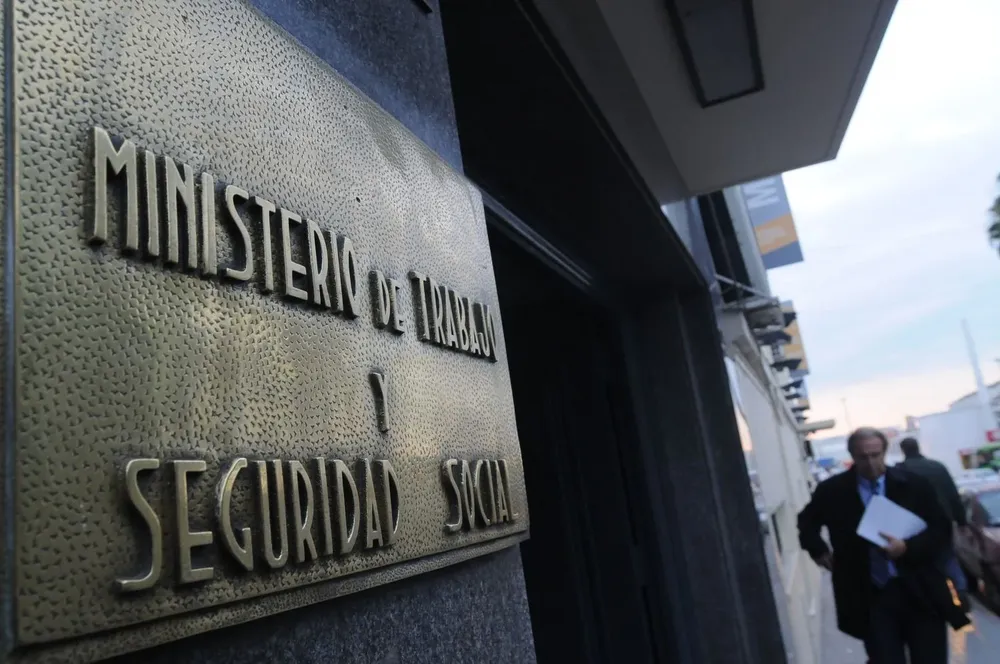 El MTSS convocó a una tripartita para este viernes y la medida quedó en suspenso