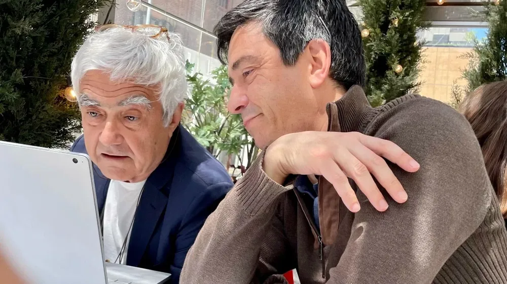 Rafael Viñoly junto a su hijo Román.