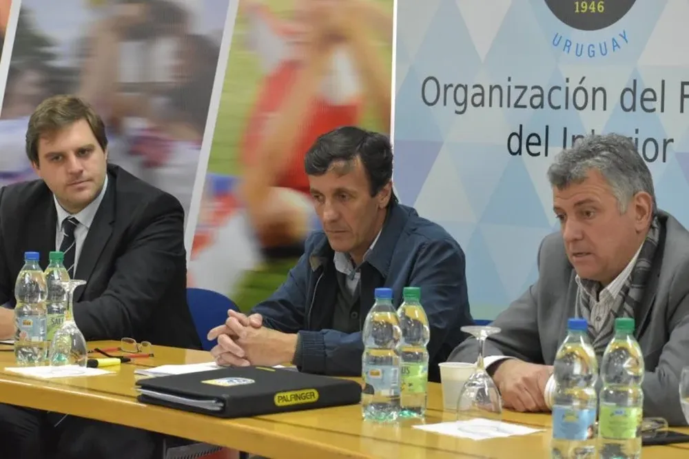 Gustavo Bares de OFI y Wilmar Valdez de AUF en el pleno encuentro