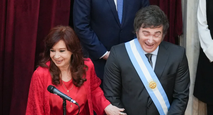 La disputa entre CFK y Milei alcanzó un nuevo nivel con un cruce de mensajes en redes sociales.