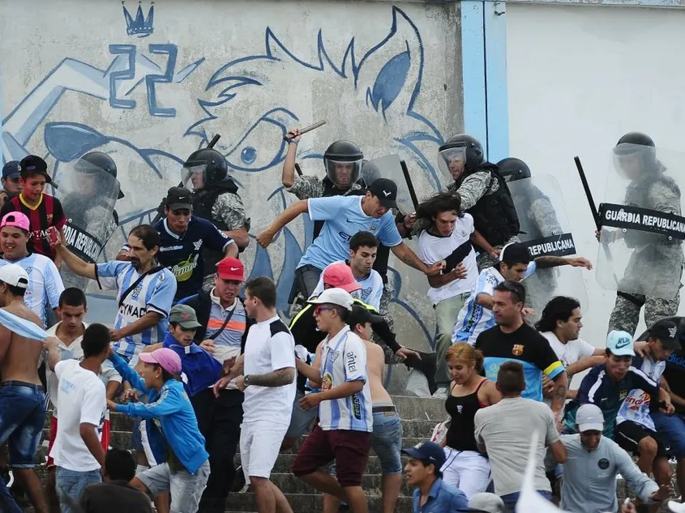 La hinchada de Cerro volvió a protagonizar incidentes