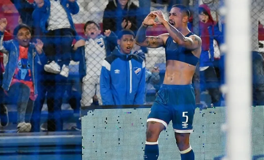 El gol del triunfo, no importó la expulsión