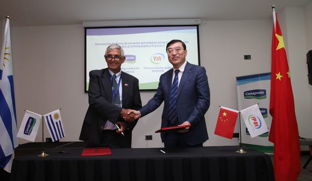 Conaprole y Yili estecharon aún más su vínculo: firma del convenio a cargo de Gabriel Fernández y Pan Gang.