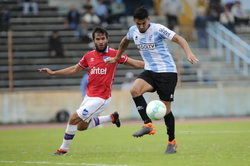 Tras el golpe, el Tata jugó sentido hasta que fue sustituido