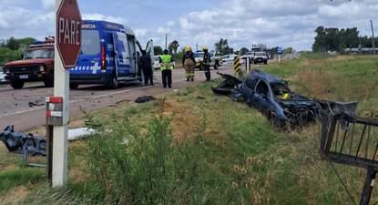 siniestro fatal en ruta 7: un hombre murio y su acompanante esta grave tras chocar de frente contra un camion
