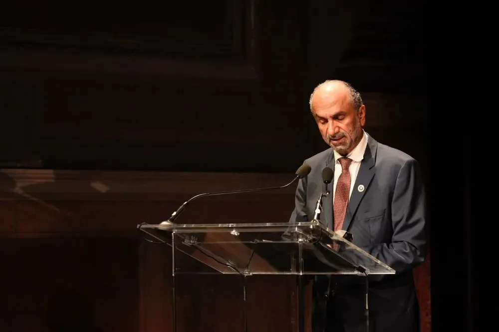 Al Jarwan pidió “poner una política hoja de ruta que alcance una solución pacífica, integral y justa, basada en la solución de dos estados y poner fin a la ocupación”.