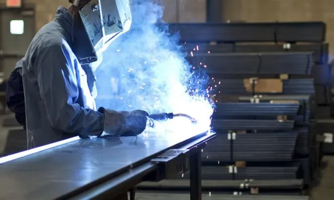 Metalúrgicos imponen reducción de jornada laboral desde octubre