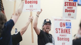 Los trabajadores de Boeing rechazaron un acuerdo negociado con la empresa y a favor de la huelga