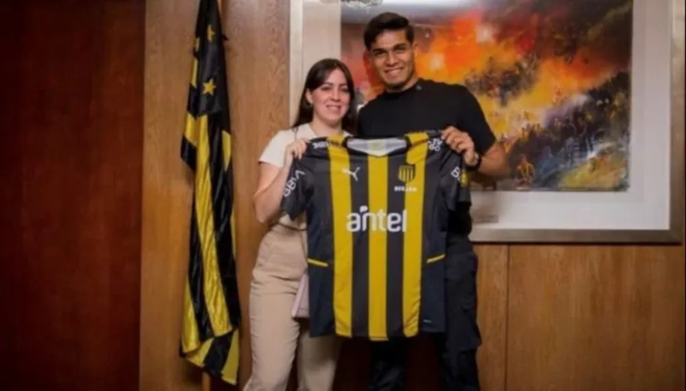 Matías Arezo, Camila Cedrés y la camiseta de Peñarol
