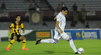 Guillermo De Los Santos, de Nacional a Defensor