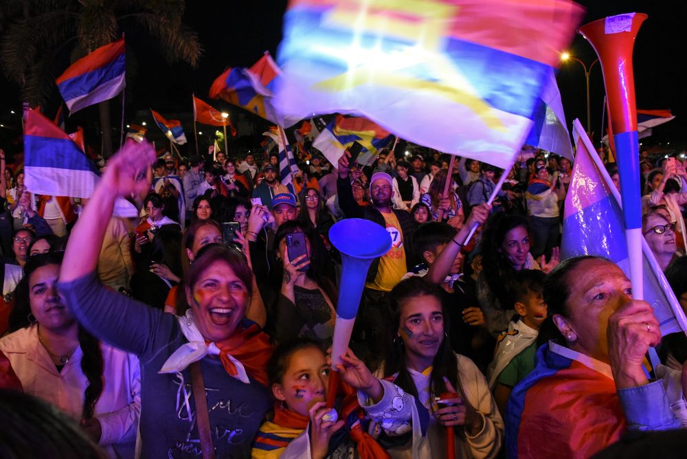 Militantes del Frente Amplio en la noche del 24 de noviembre