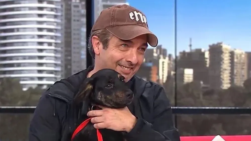 Darín bautizó al perro como Justiniano, y lo llevó al programa para encontrar a sus dueños