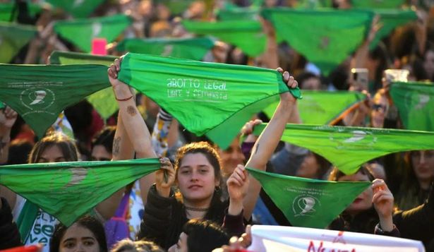 Varias mujeres expresan su apoyo al derecho al aborto durante una manifestación celebrada en Madrid&nbsp;