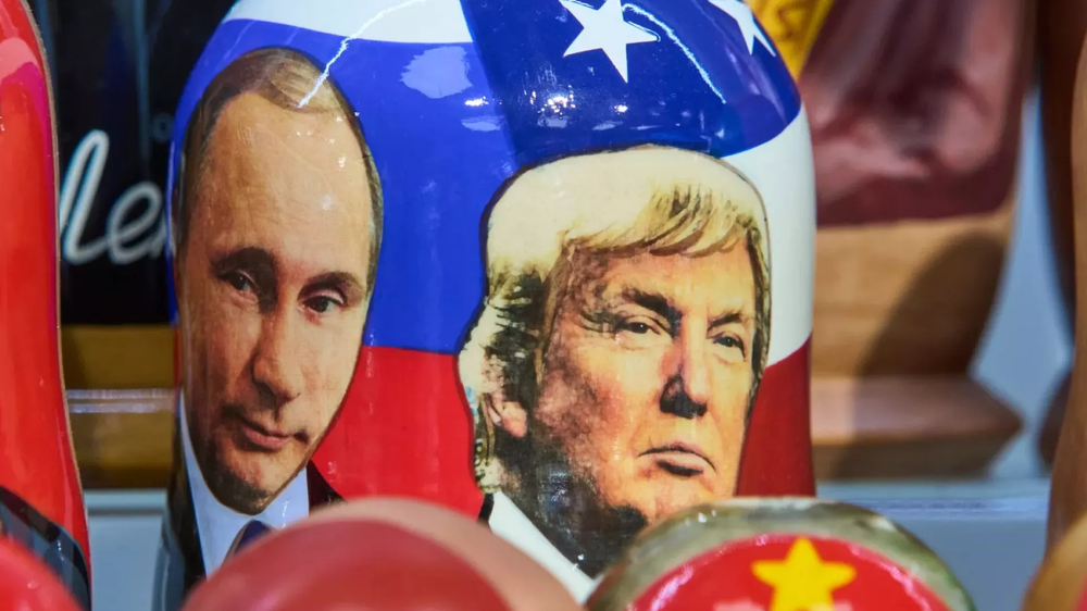 Productos con las caras de Putin y Trump, que se reúnen en Alaska.