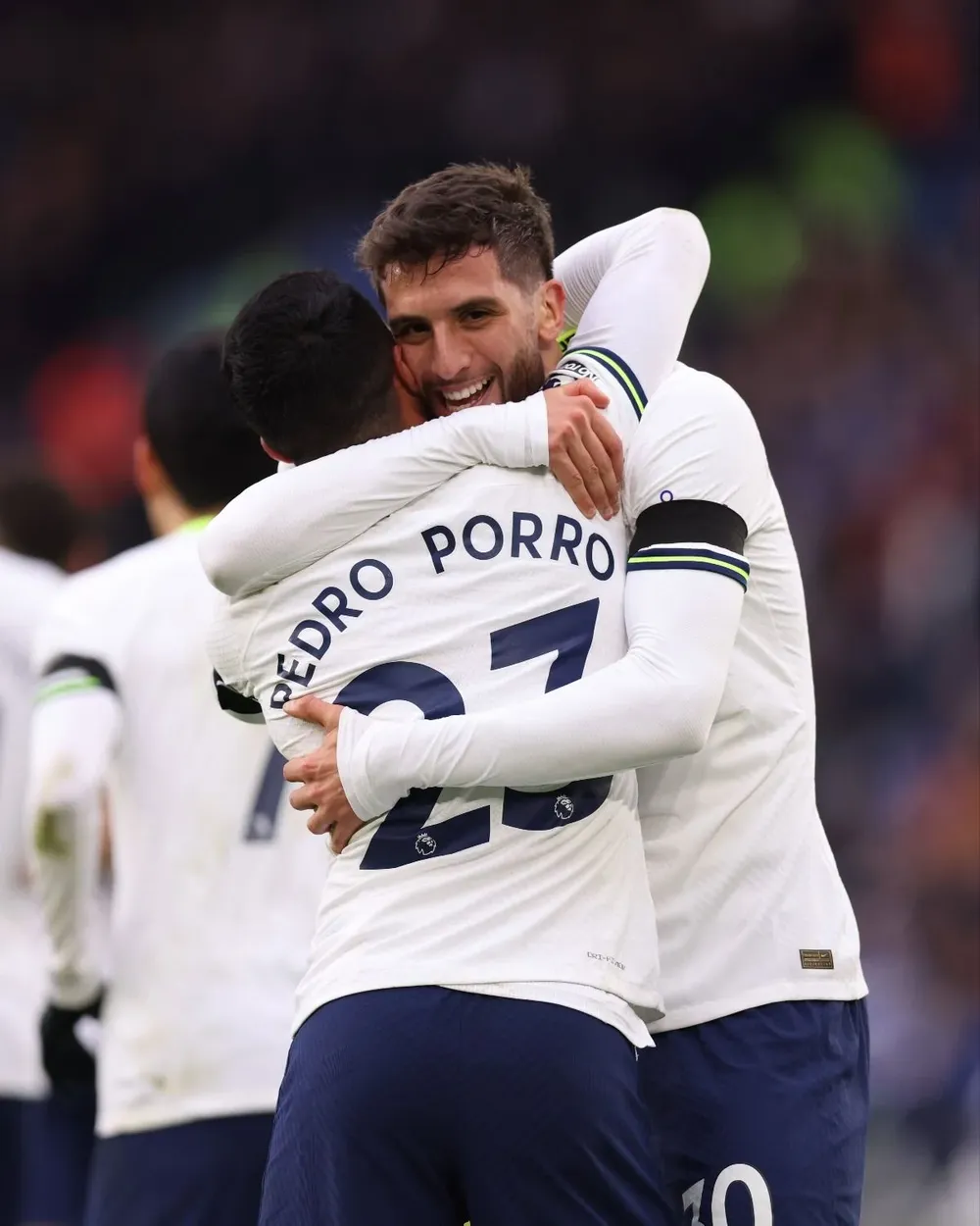 Rodrigo Bentancur celebra su gol para Tottenham Hotspur de visita ante Leicester City por la Premier League