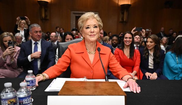 Linda McMahon en su audiencia de confirmación en el Senado de Estados Unidos.