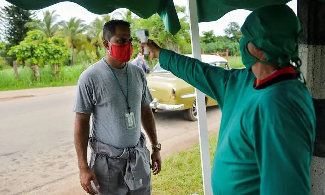 Toma de temperatura en Cuba