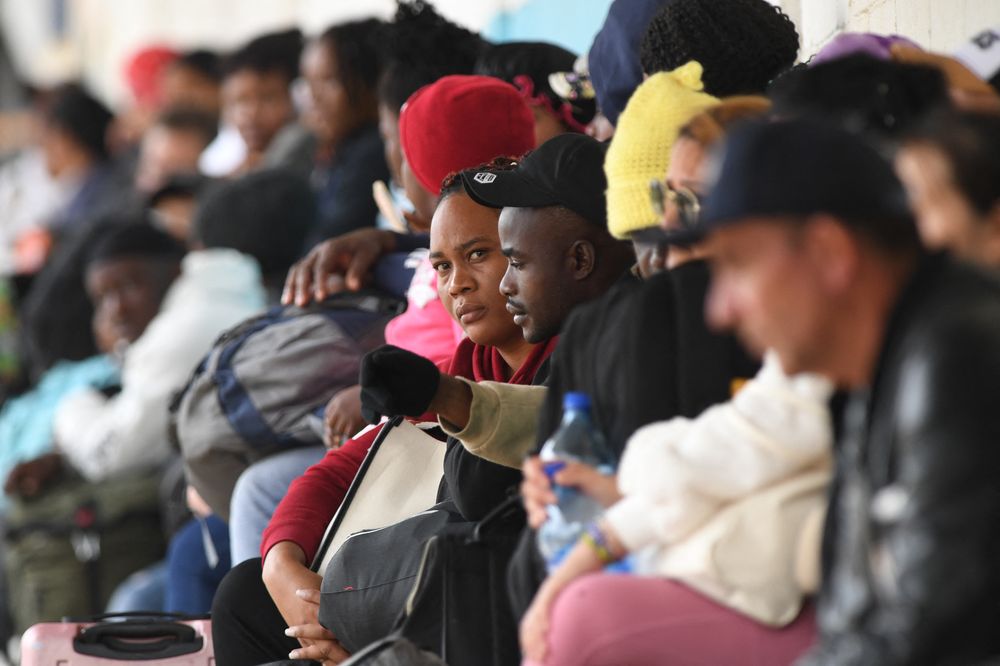 Miles de inmigrantes recorren el continente en sentido inverso al visto meses atrás