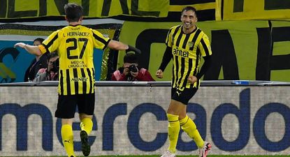 Jaime Báez, debutante en Peñarol, celebra su gol para el 3-0 ante The Strongest por la Copa Libertadores