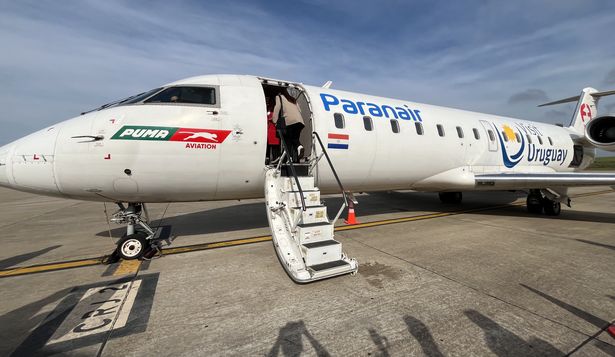 Avión de Paranair que conecta a Montevideo y Salto