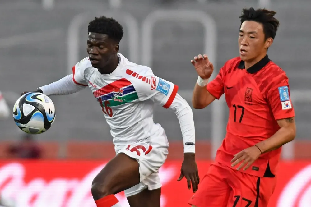 Bakary Jawara escapa de Lee Ji-Han