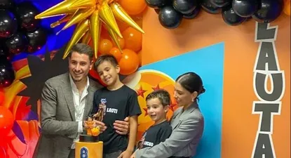 José María Giménez y su esposa, Regina Lafolla, celebran el cumpleaños de su hijo mayor, Lautaro