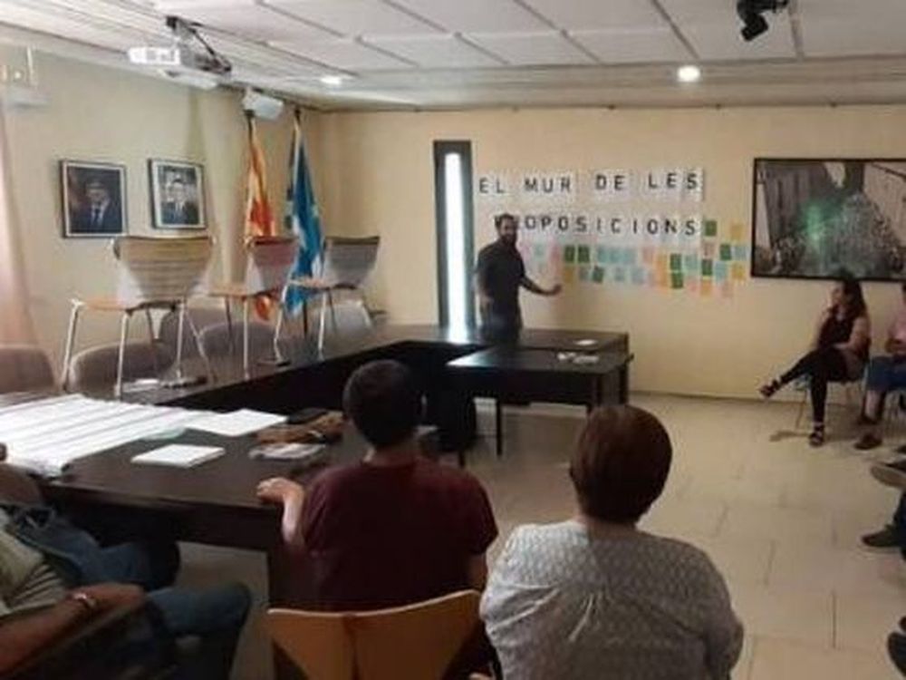 La imagen aportada en la denuncia a la Junta Electoral en la que se ve el retrato de Puigdemont.