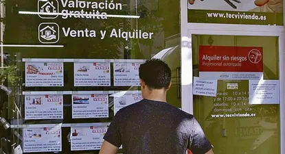 El Gobierno lleva al Consejo de Ministros los avales a la compra de vivienda.